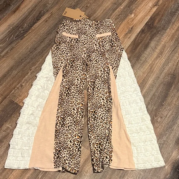 POL Leopard Print Wide Leg Pants - Picture 3 of 5